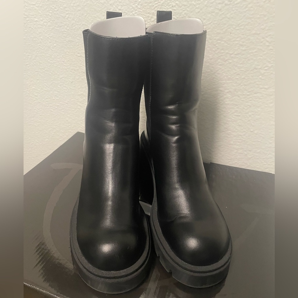Zara Wide Heeled Ankle Boots With Lug Soles Sz 6 1/2 US7🖤